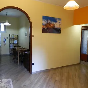 La Casetta Arancione Nell'aeroporto Di Appartement